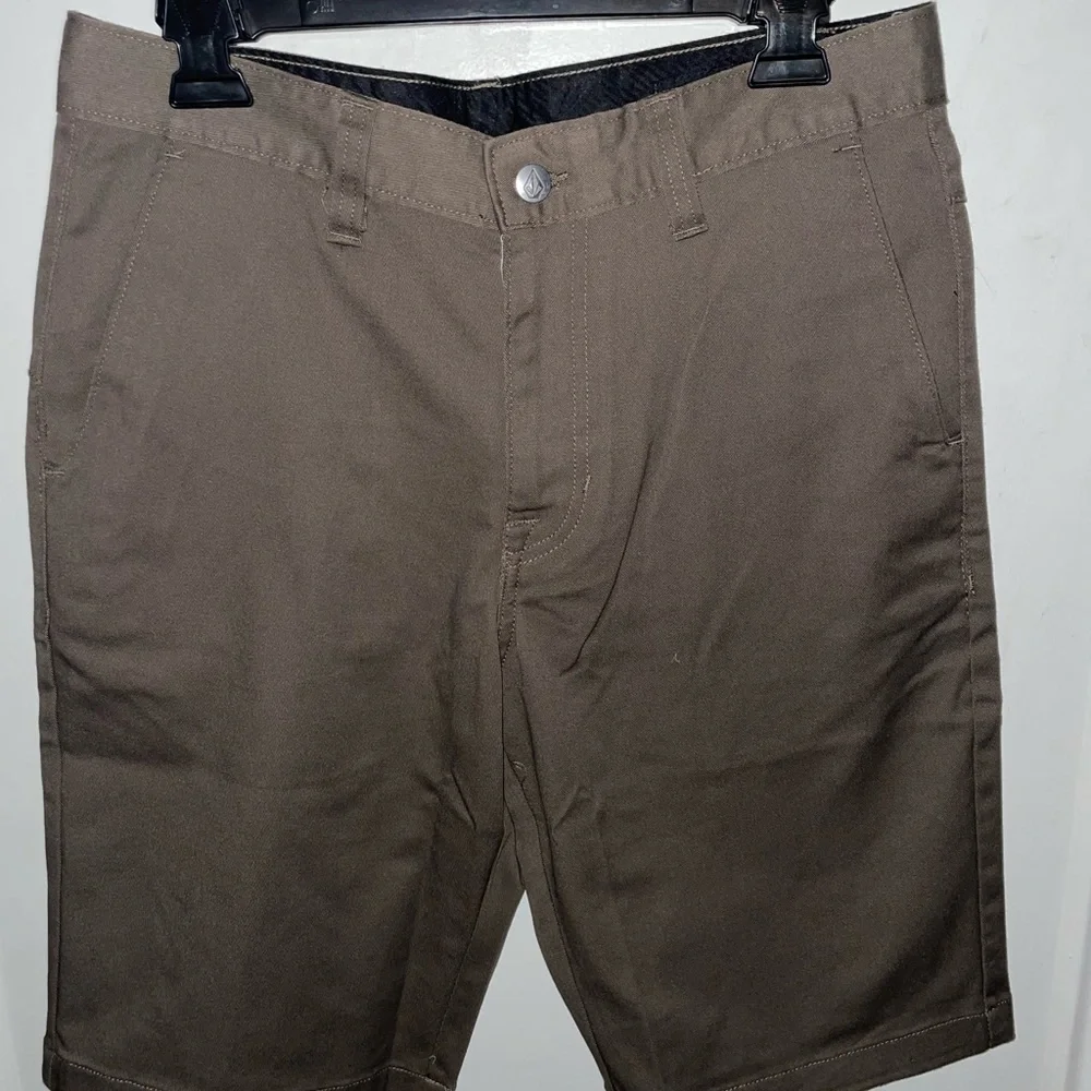 Volcom shorts - Picture 2 of 9